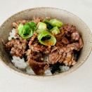 ガッツリウマい！甘だれ焼き牛ロース丼