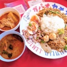 タイ料理惣菜盛り合わせランチの「ガパオカオゲーン」（浅草橋）でマッサマン、パットウンセンなど４種盛り