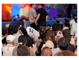 【悲報】アリーナ最前で子連れの男同士が喧嘩