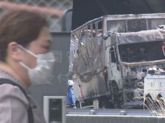 新名神の6人死亡事故でトラックを運転しながらTikTok動画をスクショして事故を起こした女に拘禁刑7年の判決←これあまりに軽くない？