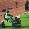 【動画】選手がピッチで轢かれるタイリーグ熱い件