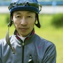 武豊騎手が靭帯損傷で阪神大賞典での騎乗を取りやめ。52歳の大けがで引退を心配する声