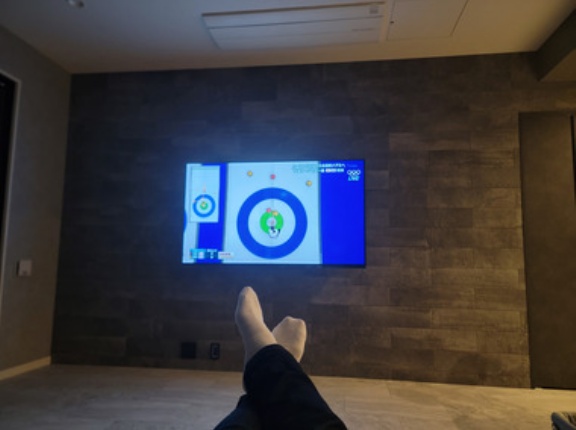 ワイ家に65型のテレビが届く