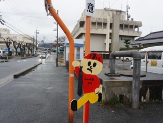 ソッと置かれていますが、どなたか交野市役所横でネクタイをお忘れですよ！