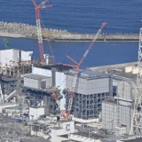 毎日新聞社説　 デブリ回収の大幅遅れ　現実直視した廃炉計画に
