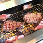 【悲報】１人焼肉に来たワイ、職場の女先輩を発見してしまった結果→