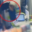 【韓国】たった28円のレジ袋代で激高しコンビニ店主に什器を投げつけ「殺してやる」と逃走…、