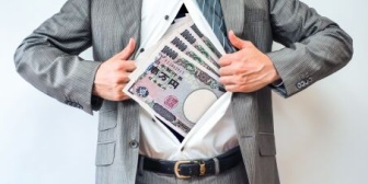 夫を事故で亡くして小金持ちになった私に近づいてきた男。こんなあからさまな資産目当てな奴に引っかかりそうだった自分にびっくりだわ