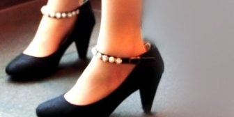 家内が家の中を本革のパンプスで歩き回る。しかも…