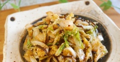 ご飯が進む♪白菜と昆布の浅漬け＆たべっ子どうぶつのバター量⁈
