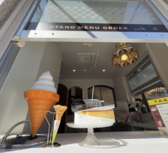 おさんぽカステラとコーヒー持ってどこへ行く？「喫茶 ゼヴィリヤstand」（長崎市魚の町）