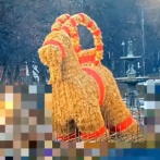 【悲報】 毎年放火される「イェヴレのヤギ」、今年はクリスマスを生き抜くも強風で倒壊