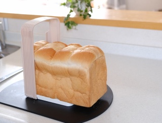 ダイソー＊これ反則！業スー食パンの失敗がゼロになるカットガイド♪