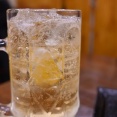 愛知県にある居酒屋の店主がまだ小さすぎる子どもにハイボールを飲ませる画像が拡散され、炎上