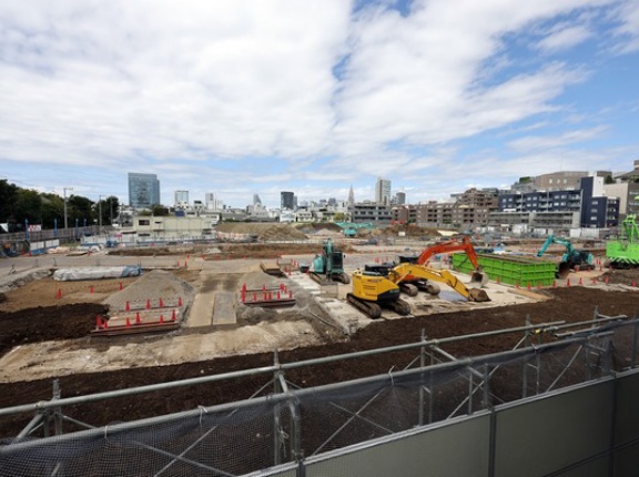 地上38階「北青山三丁目地区市街地再開発事業」の既存建物解体状況！青山通りに面した都営青山北町アパート跡地等の大規模再開発（2025.9.21）