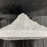 『【中国産】間知石 G603 白 300mm×400mm×控え25mm 割肌 四方一寸サンダー』の画像