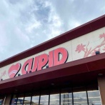 『キューピット』のスーパーマーケット事業が『クスリのアオキ』に事業譲渡されるらしい。『ピアレマート』『ウオエイ』は『クスリのアオキホールディングス』の子会社化予定。