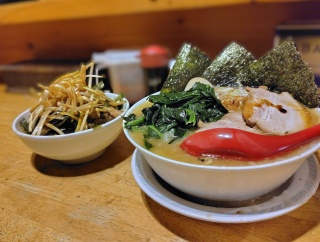 パワー軒＠立川市<な〜んちゃって家系＋チャーシュー丼小>