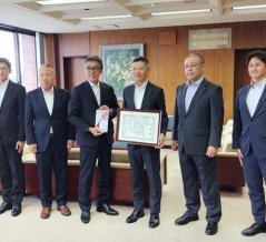 社員８１名、２農場の滝沢市