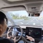 【動画】中国ディーラー「この車のスマート運転機能はすごいぞ。手を離してコンピューターに運転を任せてみろ」 → 結果…