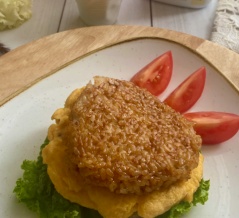 豆パチャージの卵で朝ごはん！焼きおにぎりサンド【PR】