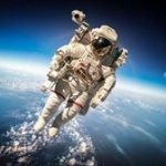 金井宇宙飛行士「宇宙に行くと身長が9cm伸びた」と報告！ロシア人が指摘 → 金井「2cmでした…」 	