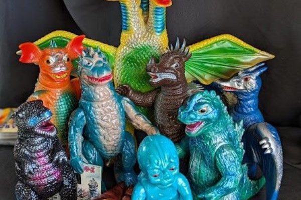 中古品】 モスラ 蓄光版 電撃怪獣大作戦 ソフビ フィギュア