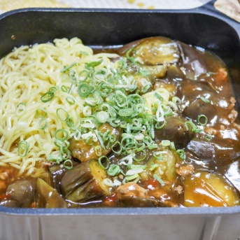 体が温まりますよ「茄子と豚ひき肉の麻婆ラーメン」&「ぶっかけうどんとイカ天」