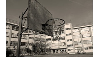 夜の学校の警備委員ってガチで恐怖体験してんだな・・・