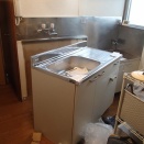 アパート２階の流し台が水漏れ