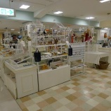 『今月22日土曜にくりくりシブヤ店は閉店。約2年半前のオープンからずっとお手伝いをさせていただき、お客様や作家さん、スタッフの皆さまと楽しい時間をすごせた私の店舗スタッフとして』の画像