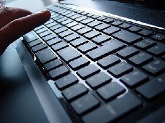キーボード叩くのが異様にうるさいやつなんなの