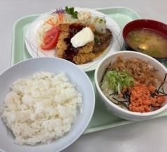 ★おひさしぶりで足を踏み入れたニンゲン交差点“函館市役所”DE…お目当ての秋を詰め込んだというおべんとうが売り切れていたからフラれ気分でランチAセット★