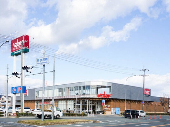 府道14号線ぞい若松町の「スーパーマーケットバロー」がリニューアル改装のため臨時休業。5月23日改装オープン予定