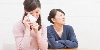 温泉にハイヒールで行く→「温泉なのに何でおしゃれしてんの？」　私実家が彼実家にお礼を送る→「超めんどくさいんだけど」　　戸惑う私がおかしいの？