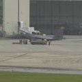 飛行中に後輪1つ欠落が判明のF-15戦闘機　嘉手納基地に無事着陸　米軍「タイヤは回収した」　