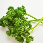 栄養士「パセリは栄養価がとても高いです。毎日100g摂取しましょう」