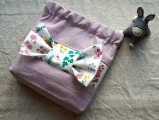 リボン飾りのバネポーチ