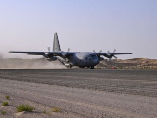 韓国空軍輸送機、エンジンの欠陥で日本の那覇基地に緊急着陸＝韓国の反応