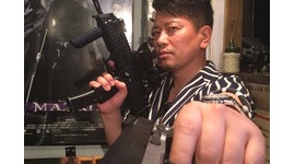 宮迫博之、モデルガンの銃口向けた写真公開して炎上…画像あり