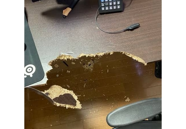 fpsゲーマーワイ台パンし机を破壊してしまうwww