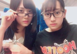 【画像】た、たまらんｗ 山下美月ちゃん、ノースリーブ×メガネ姿がカワイイと話題に！！！