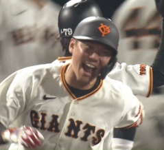 （プロ野球）　坂本 勇人　延長１２回 逆転サヨナラ弾 で 通算３００号 に　