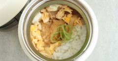 あったかいカツ丼弁当とタツヤ…。