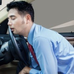 営業中に駐車場で居眠りしてて今起きるやつwwwwwwwwwwwwwwww