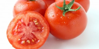 嫁実家がだらしなさすぎる。食事もまずくて、味噌汁にトマトが入るんだが…