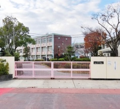 2026年度中に桃ヶ丘小、桃陵中、光ヶ丘小、光ヶ丘中で教室改修等の工事が実施されるみたい