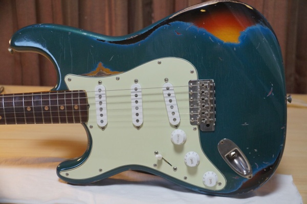 KOOY GUITARSリフィニッシュ ストラトキャスター KOOY GUITARSリフィニッシュ ストラトキャスター