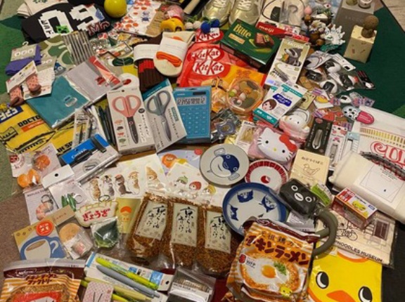 海外「10日間の東京旅行で買ってきたものを紹介する！」訪日旅行者がお土産に買った物に対する海外の反応