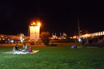 イスファハン・夜のピクニック